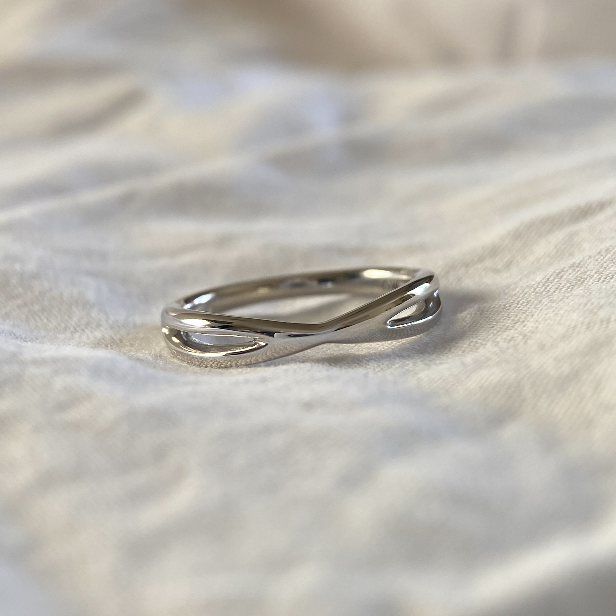 9K White Gold 3.4mm Infinity Wedding Ring