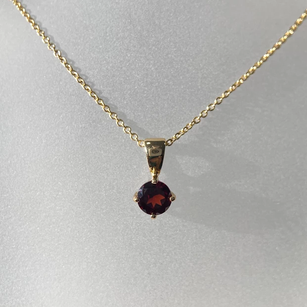 Round Garnet Pendant in 9K Yellow Gold