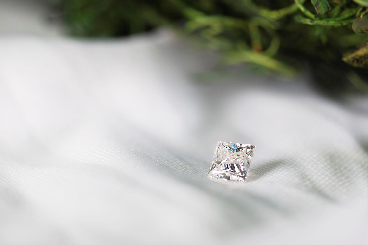 A Guide to Square Shaped Diamonds