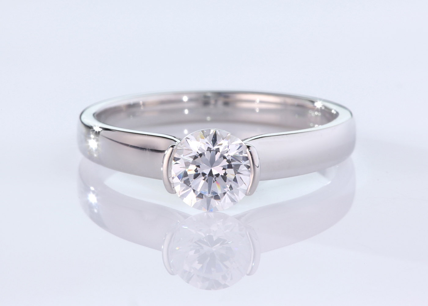 Round Brilliant Anita Diamond Ring in Platinum 360 image