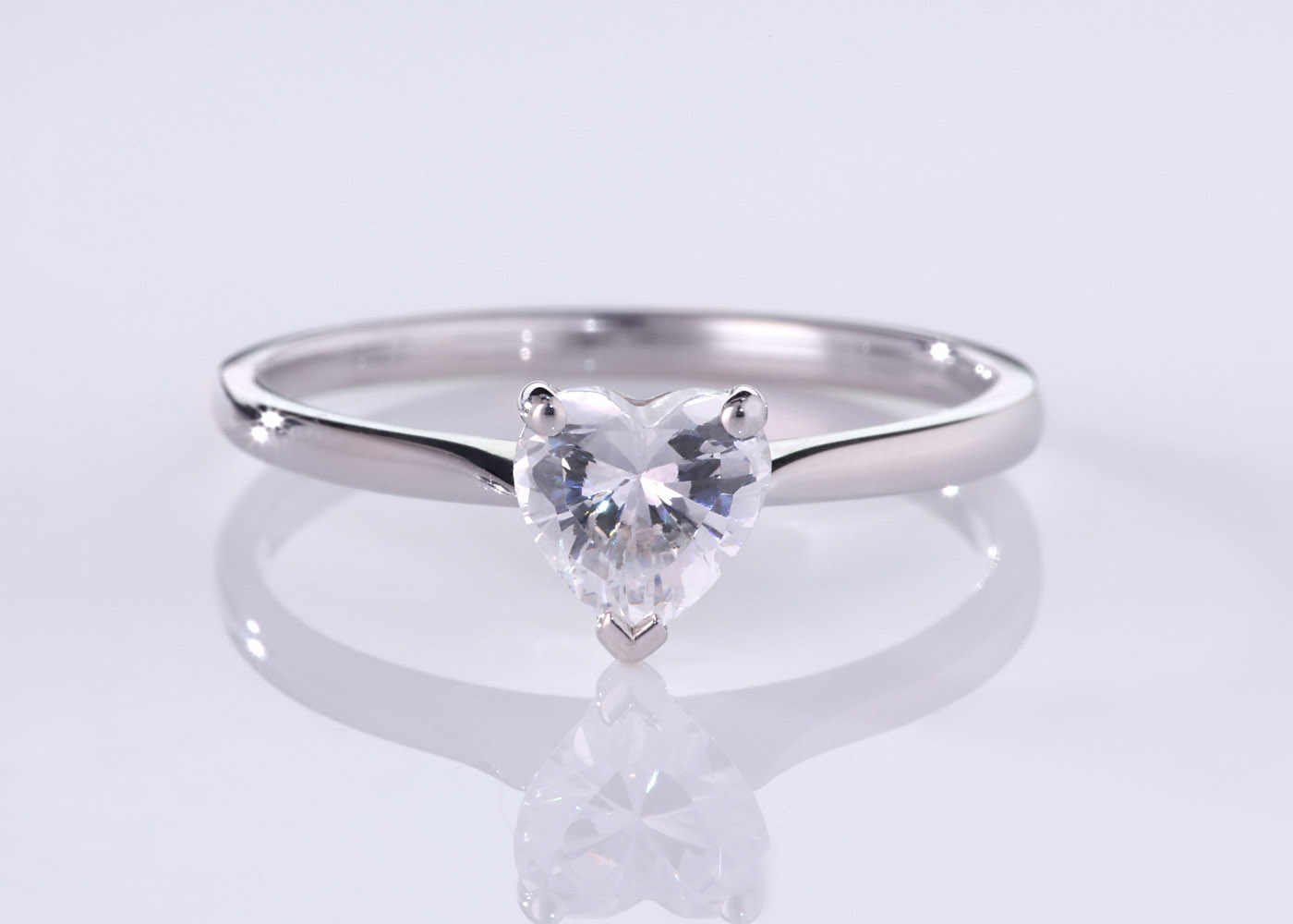 Heart Hera Diamond Ring in 18K Yellow Gold 360 image