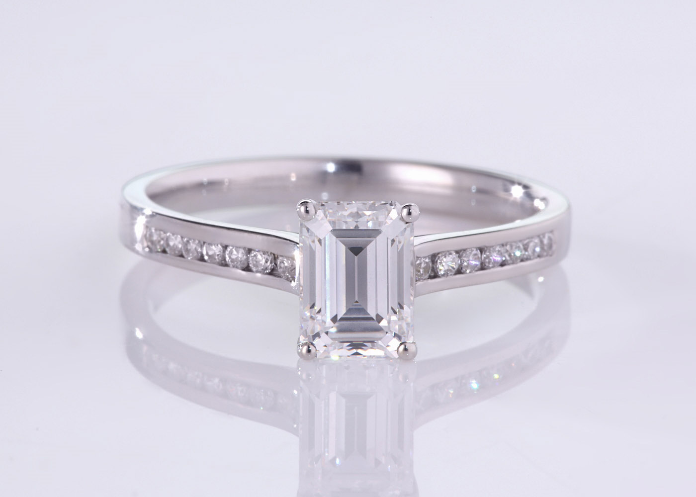 Diamond Set Emerald Nara Diamond Ring in 18K Rose Gold 360 image