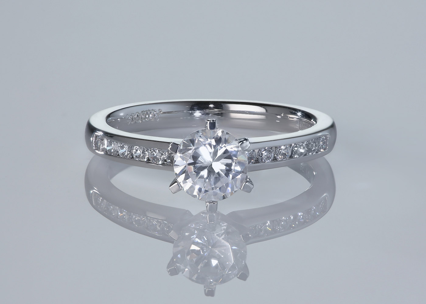 Diamond Set Round Brilliant Amore Diamond Ring in Platinum 360 image